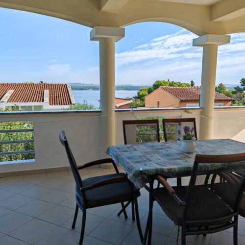 2-Zimmer-Apartment für 5 Personen Obergeschoss mit Aussicht auf das Meer (Zusatzbett möglich)