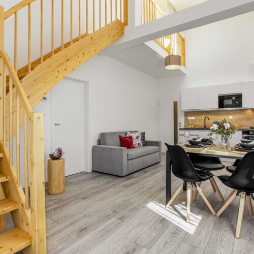 Apartman se sprchou s privátní koupelnou mimo apartmán pro 4 os. (s možností přistýlky)