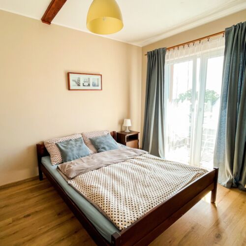 Apartament 4-osobowy z balkonem z widokiem na morze z 2 pomieszczeniami sypialnianymi (możliwa dostawka)