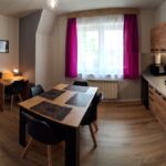 Apartament 5-osobowy z balkonem z własną kuchnią z 2 pomieszczeniami sypialnianymi