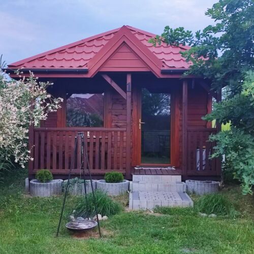 Cabană pentru 4 pers. (se inchirieaza doar integral)