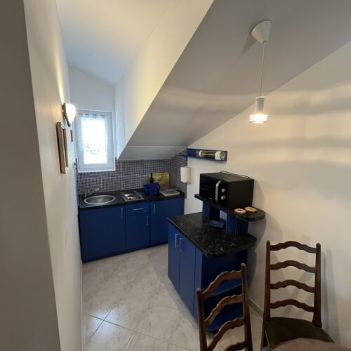 Na katu apartman za 5 osoba(e) sa 2 spavaće(om) sobe(om)