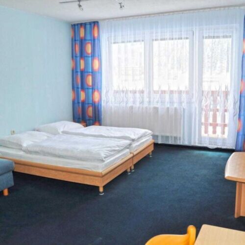 Apartament cu duș cu chicinetă proprie cu 1 camera pentru 4 pers. (se poate solicita pat suplimentar)