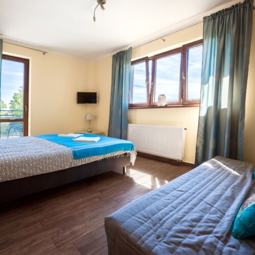 Pokój 4-osobowy z balkonem (możliwa dostawka)