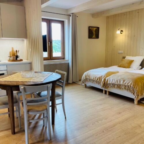 Apartament 4-osobowy na piętrze z balkonem z 2 pomieszczeniami sypialnianymi