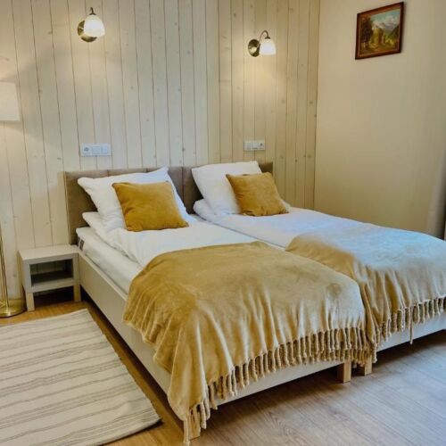 Apartament 4-osobowy na piętrze z balkonem z 2 pomieszczeniami sypialnianymi