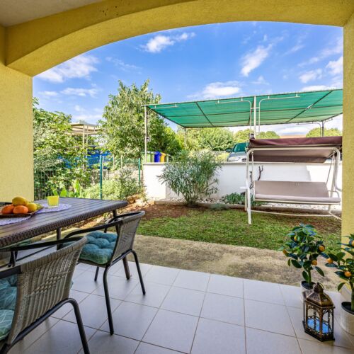 Apartament 4-osobowy z klimatyzacją na parterze z 2 pomieszczeniami sypialnianymi