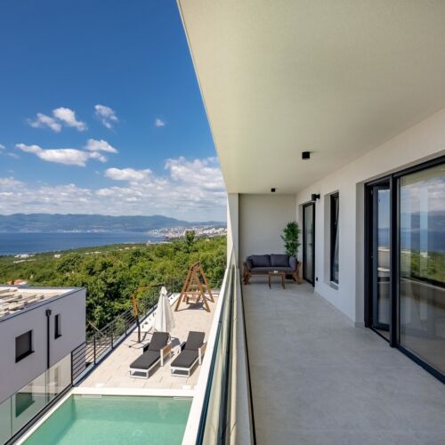 Vilă întreaga unitate cu vedere spre mare pentru 8 pers. (se inchirieaza doar integral)