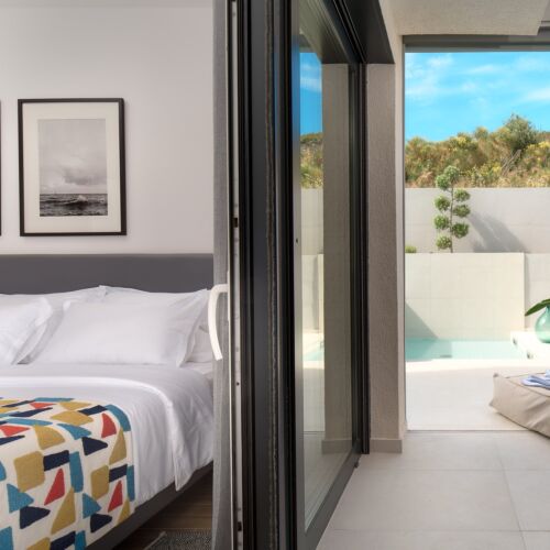 Apartament lângă piscină cu vedere parțială spre mare cu 2 camere pentru 4 pers.