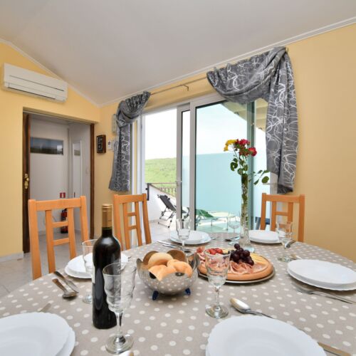 Apartament 6-osobowy na piętrze z widokiem na morze z 4 pomieszczeniami sypialnianymi