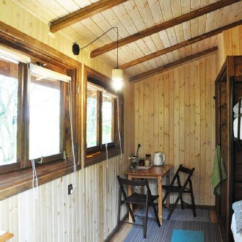 Domek letniskowy 4-osobowy z łazienką z widokiem na ogród