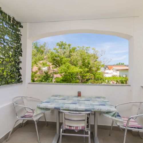 Apartament la etaj cu 1 camera pentru 2 pers.