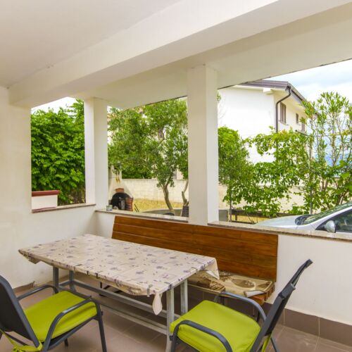 Apartament la parter cu 2 camere pentru 3 pers.