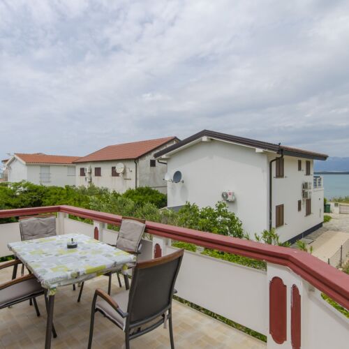 Apartament la etaj cu 2 camere pentru 4 pers.