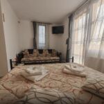Camera cvadrupla cu panoramă