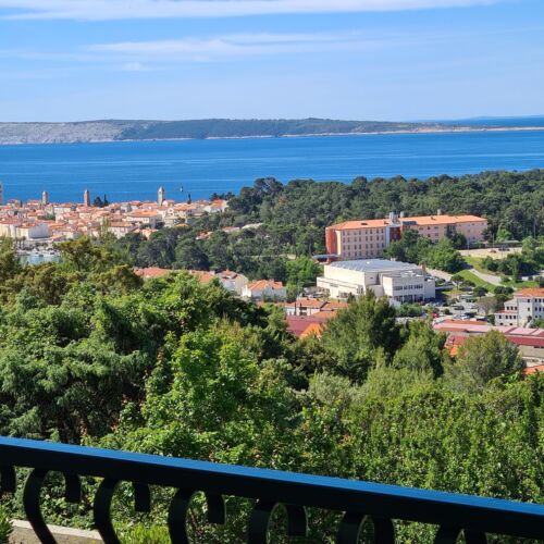 Apartament cu aer condiționat cu vedere spre mare cu 2 camere pentru 4 pers.