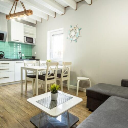 Cabană cu duș cu grădină pentru 7 pers. (se inchirieaza doar integral) (se poate solicita pat suplimentar)