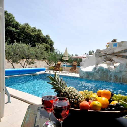 Sea View 4-Room Air Conditioned Apartment for 8 Persons K-23902