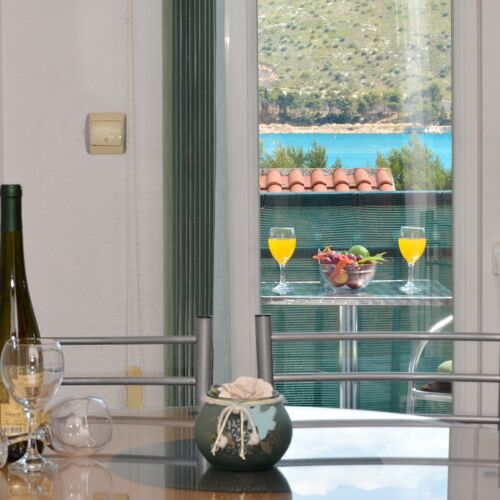 Apartament cu aer condiționat cu vedere spre mare cu 1 camera pentru 2 pers. A-24168-b