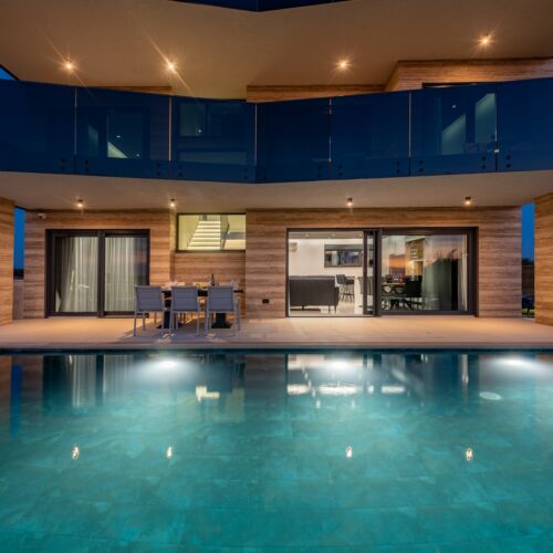 Apartament cu aer condiționat cu vedere spre mare cu 5 camere pentru 10 pers. K-24270