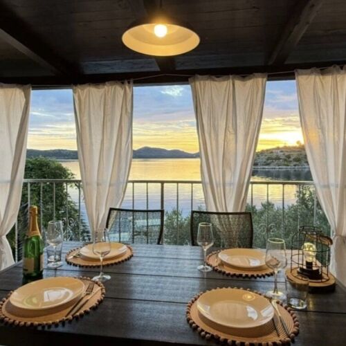 Casă de vacanță cu vedere spre mare pentru 5 pers. (se inchirieaza doar integral)