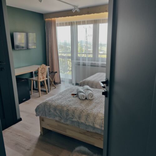 Zweibettzimmer mit Badezimmer