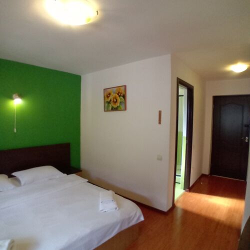 Doppelzimmer Obergeschoss mit Aussicht auf die Berge