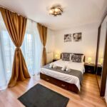 Apartament cu balcon cu vedere spre oraș cu 2 camere pentru 4 pers.