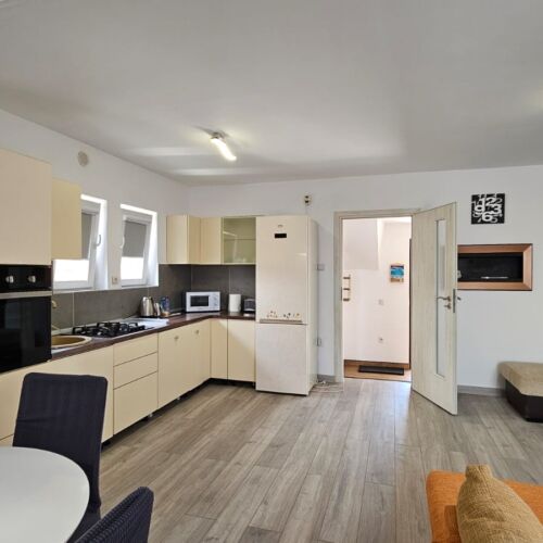 Mansarde 2-Zimmer-Apartment für 4 Personen im Dachgeschoss