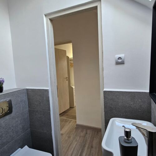 Mansarde 2-Zimmer-Apartment für 4 Personen im Dachgeschoss