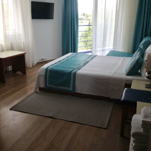 Doppelzimmer mit Aussicht auf den Fluss und Aussicht auf die Stadt (Zusatzbett möglich)