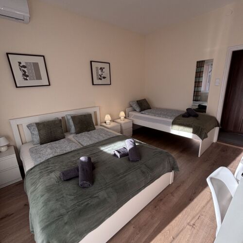 Dreibettzimmer Parterre mit Terasse