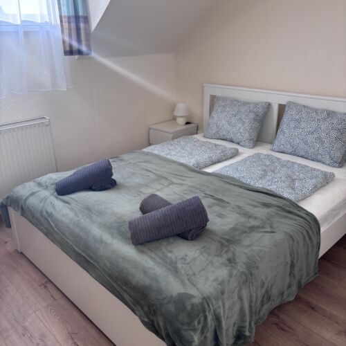 Doppelzimmer im Dachgeschoss mit Aussicht auf den Hof