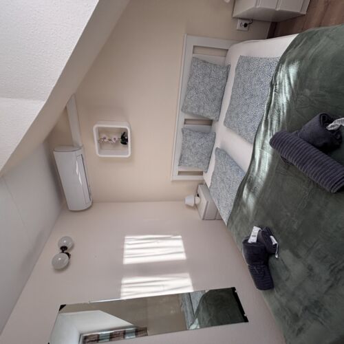 Doppelzimmer im Dachgeschoss mit Aussicht auf den Hof