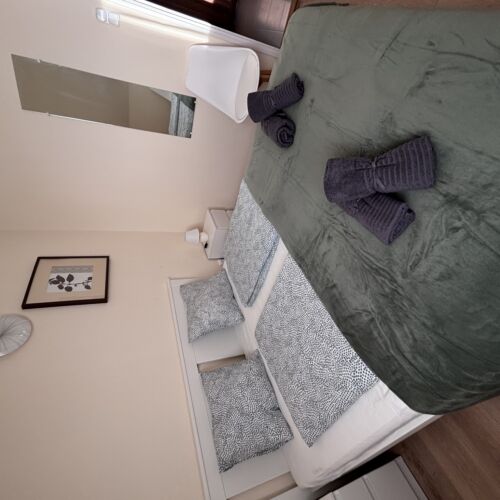 Doppelzimmer Parterre mit Aussicht auf den Hof