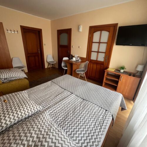 Apartament 5-osobowy z balkonem z łazienką z 2 pomieszczeniami sypialnianymi