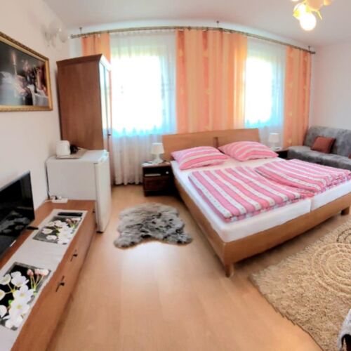 Pokój 4-osobowy na piętrze z widokiem na ogród