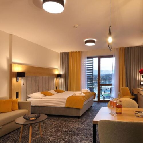 Apartmán s balkónom pre 4 os. s 1 spálňou na strane bazéna