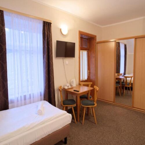 Zweibettzimmer mit Aussicht auf die Berge