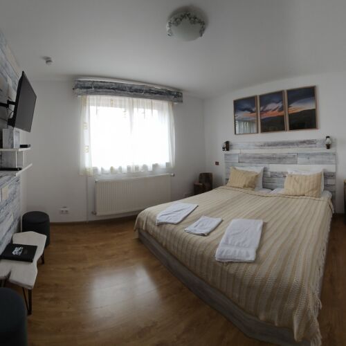 Doppelzimmer Obergeschoss mit Aussicht auf die Berge (Zusatzbett möglich)