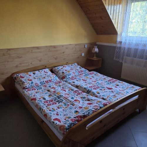 Standard Pokoj pro 2 os. na poschodí (s možností přistýlky)