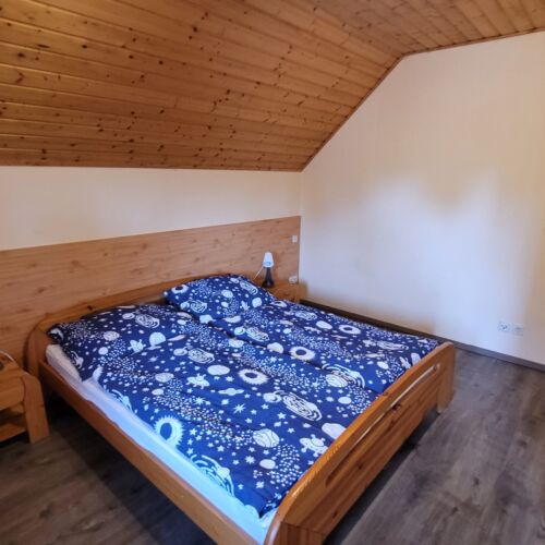 Suita s balkónem pro 6 os. se 3 ložnicemi na poschodí (s možností přistýlky)