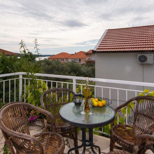 Apartament cu aer condiționat cu vedere spre mare cu 2 camere pentru 4 pers.