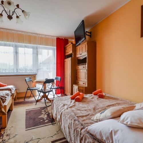 Pokój 4-osobowy z balkonem z widokiem na góry