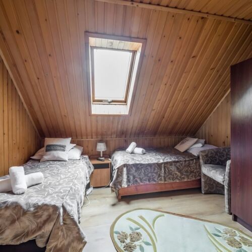 Pokój 5-osobowy z antresolą z widokiem na góry