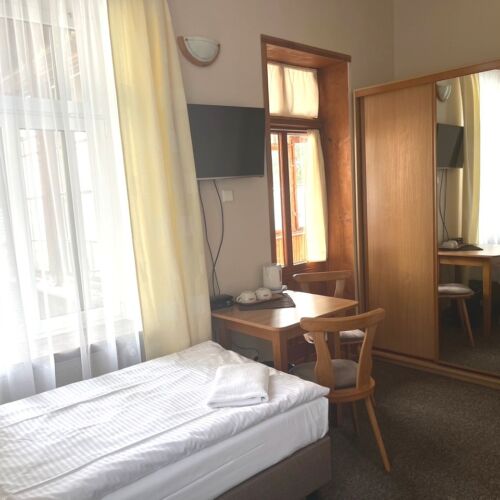 Einzelzimmer Obergeschoss mit Aussicht auf die Berge