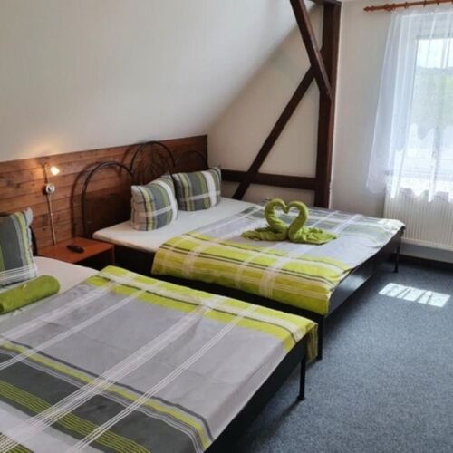 Pokoj s privátní koupelnou mimo pokoj  pro 4 os.