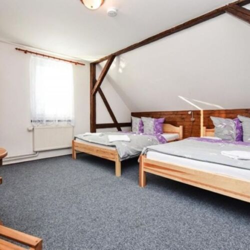 Pokoj s privátní koupelnou mimo pokoj  pro 4 os.