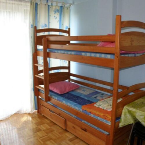 9 Person Room