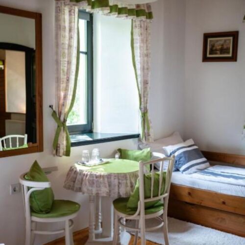 Pokój 3-osobowy na parterze z widokiem na jezioro